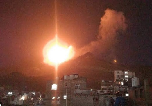 طيران الحكومة اليمنية يقصف منصات صواريخ ومسيّرات حوثية